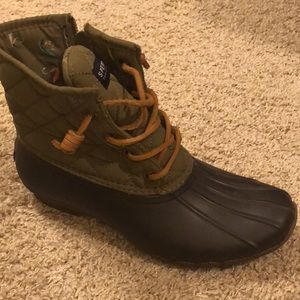 7.5 Sperry Duck Boots